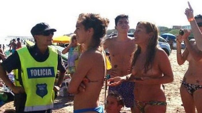 Tremendo escándalo en Argentina por topless playero: ¿qué dice la ley chilena?