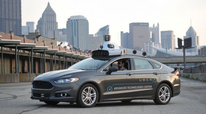 Alphabet, la matriz de Google, acusa a Uber de robar tecnologías de sus autos sin conductor