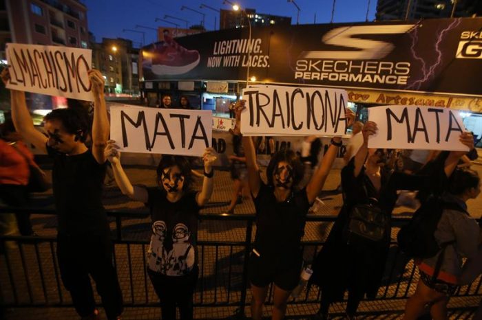 Mujeres marchan en Chile para reivindicar sus derechos