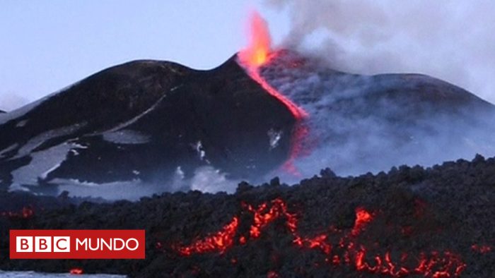 [VIDEO] La espectacular erupción del Monte Etna, uno de los volcanes más activos del mundo