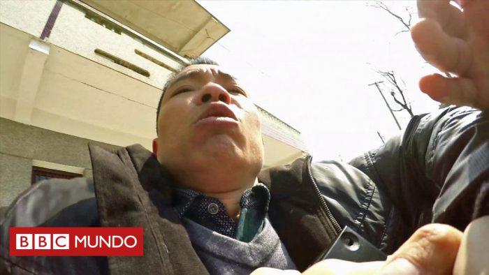 [VIDEO] El momento en que la BBC fue atacada en China por tratar de entrevistar a una «demandante» de justicia