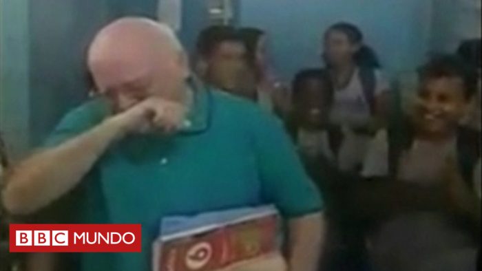 [VIDEO] La emocionante ovación de los alumnos a un profesor brasileño que se retira tras 31 años de enseñanza