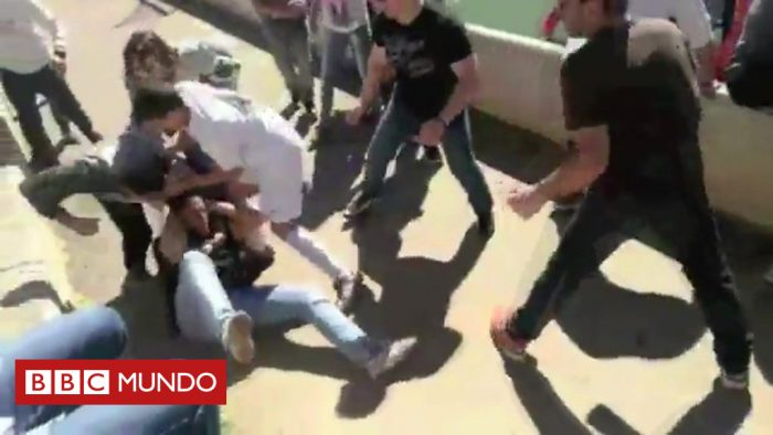 [VIDEO] “¡Qué vergüenza!»: la multitudinaria pelea entre padres durante un partido de fútbol infantil en España