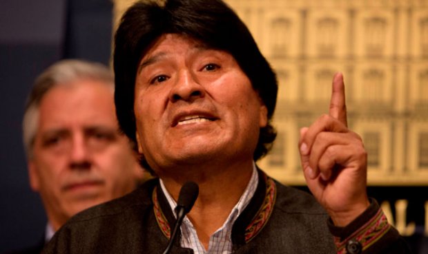 Evo Morales denuncia que Consulado de Bolivia en Antofagasta fue obligado a retirar la bandera