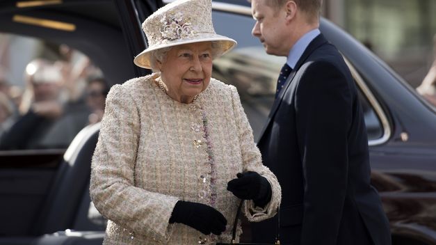 La reina Isabel II sanciona la ley del «brexit»