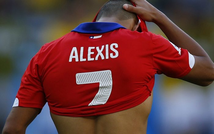 Alexis Sánchez es multado por conducir a exceso de velocidad