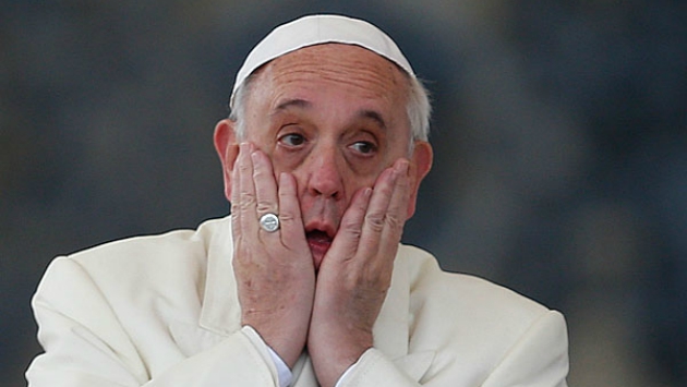 Diario español El País se pregunta: ¿Y si el Papa Francisco fuera un impostor?