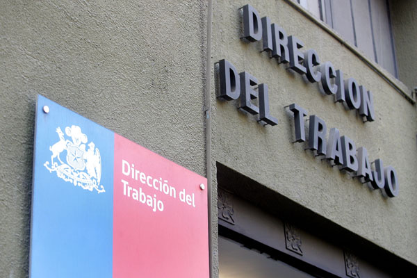 Bancadas de oposición denuncian a la Dirección del Trabajo ante Contraloría por implementar «ilegal» finiquito electrónico