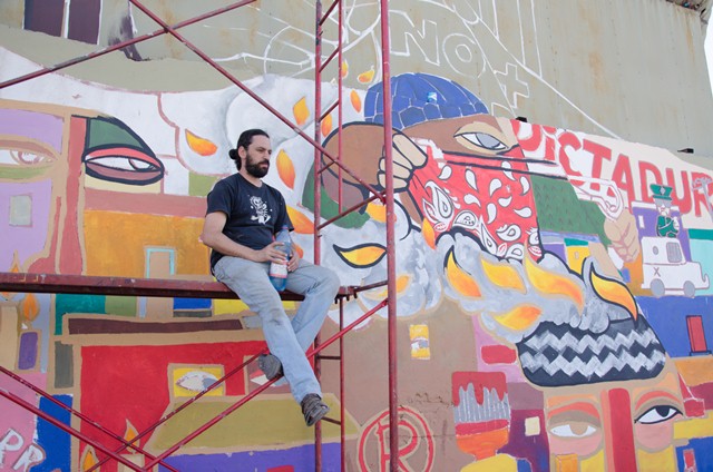 Ekeko, el grafittero que pintó un gigantesco mural en ex cárcel de la DINA