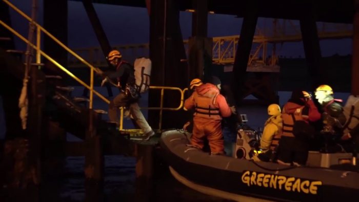 [VIDEO] Greenpeace despliega activistas en Isla Riesco para denunciar otra gran amenaza de los mares de Magallanes