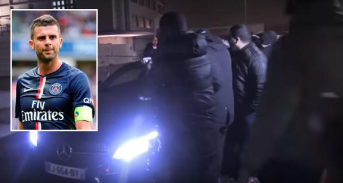 [VIDEO] El atropello de Thiago Motta a un hincha del PSG que lo encaró tras la eliminación del equipo en la Champions