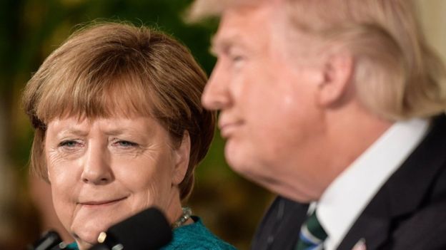 [VIDEO] La llamativa reacción de Angela Merkel a una broma de Donald Trump en la Casa Blanca