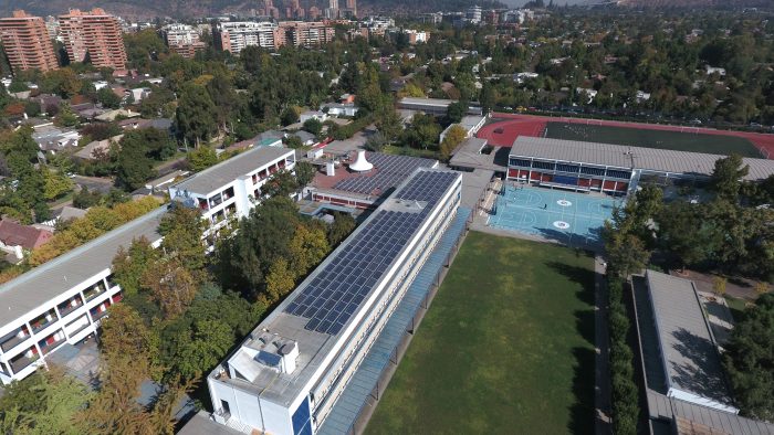 La Alianza Francesa inaugura el mayor techo solar fotovoltaico en un establecimiento educacional en Chile