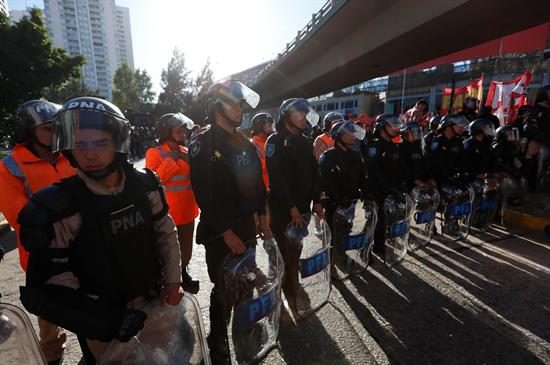 Gobierno argentino pide a la gente acuda a trabajar y perder miedo a «mafias»