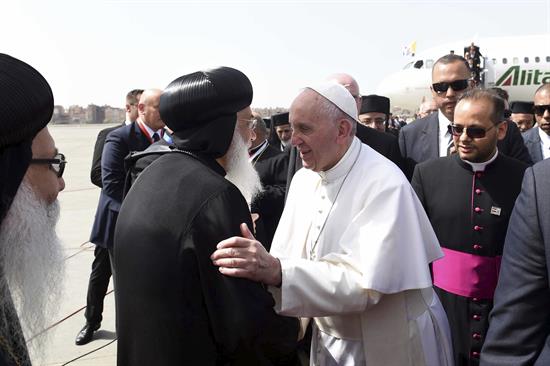 El papa llega a Egipto para defender la reconciliación entre religiones