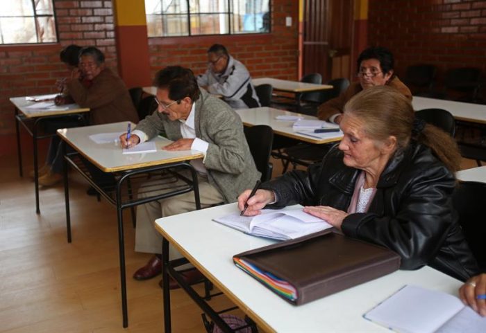 Universidad para tercera edad de Bolivia abre nuevos horizontes para abuelos