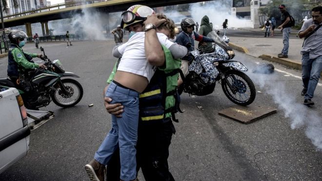 Venezuela: enfrentamientos violentos marcan una semana de protestas contra el gobierno de Nicolás Maduro