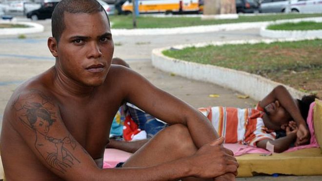 «Zombies que deambulan drogados con crack»: la brutal vida de miles de niños y jóvenes en las calles de Salvador, en Brasil