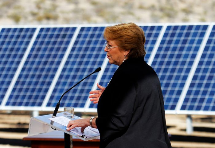 Pese a incendios forestales y aluviones en la precordillera Bachelet asegura que:  «Estamos considerados entre los 30 países más preparados para el cambio climático»