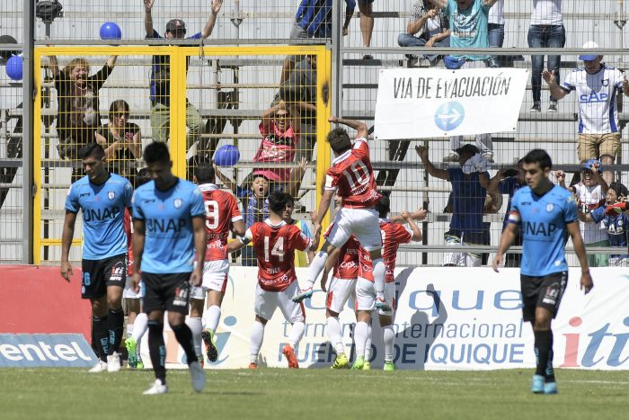 Deportes Iquique cae sorpresivamente ante Huachipato y le deja servido el camino a Colo Colo para recuperar la punta del torneo