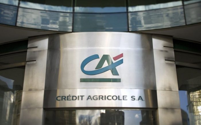 Crédit Agricole negocia la compra de tres bancos en Italia