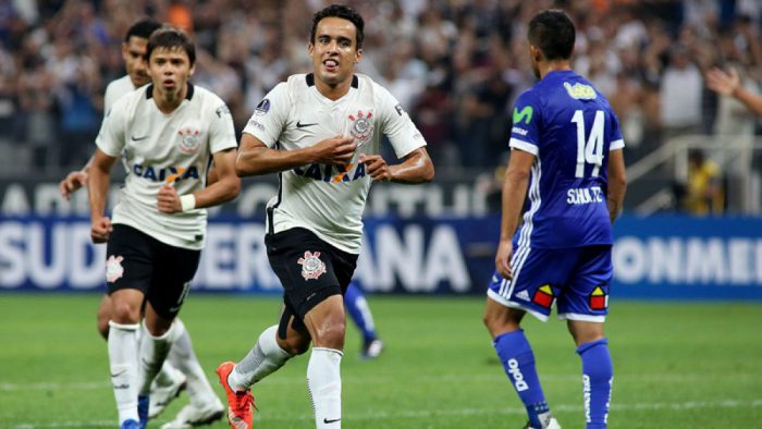 El Corinthians responde con goles el claro dominio de la U