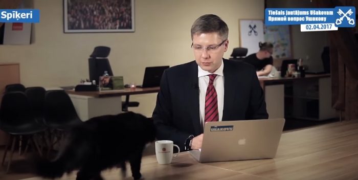 [VIDEO] El gato que interrumpió en pleno streaming al un alcalde de Letonia