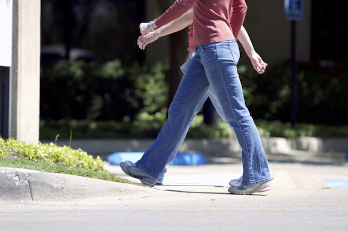 Estudio asegura que caminar ayuda a controlar el riego sanguíneo al cerebro