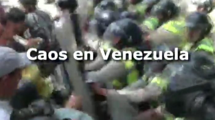[VIDEO] Policía venezolana disuelve marcha opositora e impide acceso al Parlamento