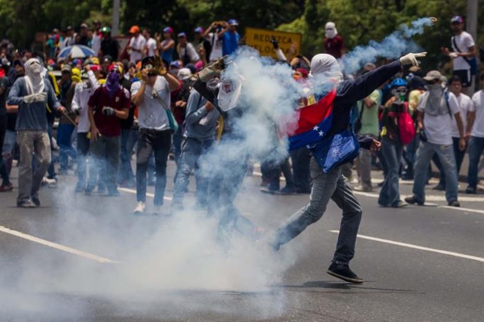 [VIDEO] Al menos 57 heridos y 18 detenidos tras hechos violentos durante protesta opositora en Caracas