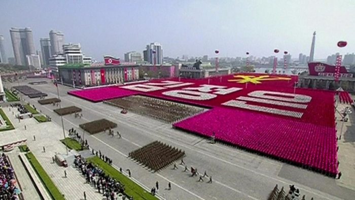 [VIDEO] Así fue el multitudinario desfile militar donde Corea del Norte anunció estar preparada para una guerra nuclear