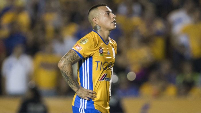 [VIDEO] La mala jornada de Eduardo Vargas: falla penal y participa del gol rival
