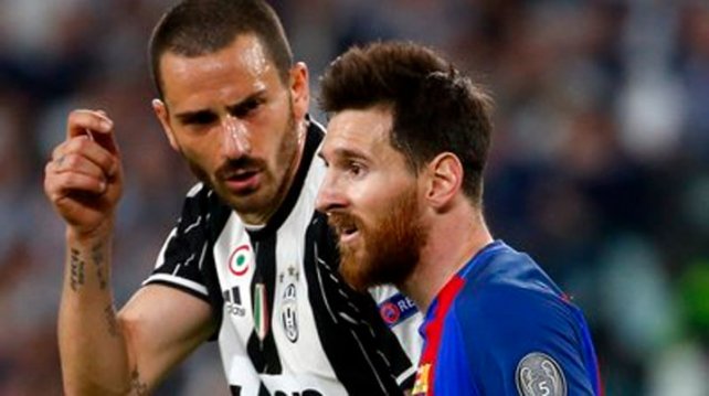 [VIDEO] El enfrentamiento entre jugadores de la Juventus por camiseta de Messi en partido contra Barcelona