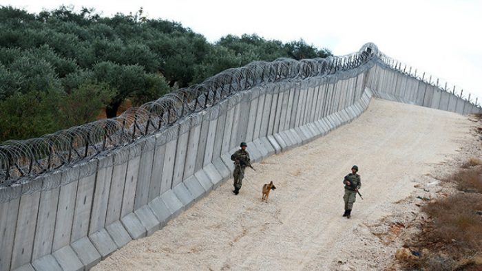 Turquía finaliza la construcción de muro de 556 kilómetros en su frontera con Siria