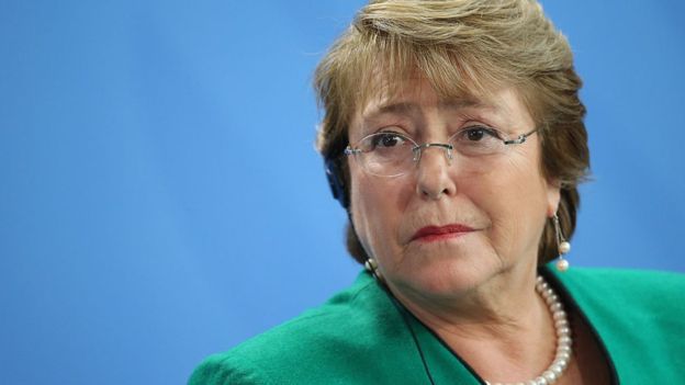 Bachelet trata de salvar reforma a educación superior y llama a parlamentarios a «ponerse con la gente»