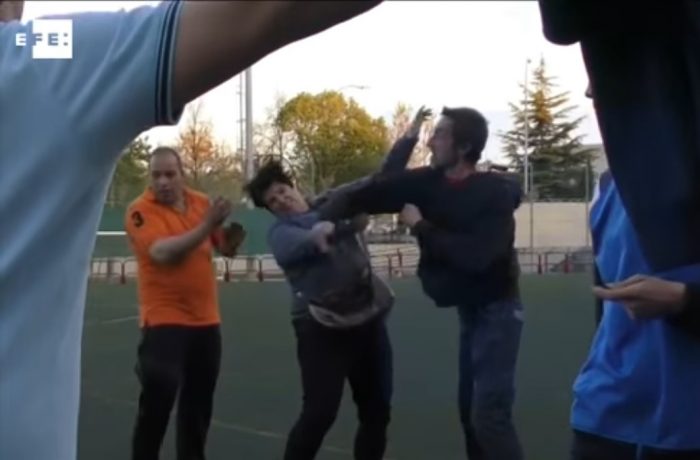 [VIDEO] El partido de una liga juvenil española que terminó con la agresión de un padre a una madre
