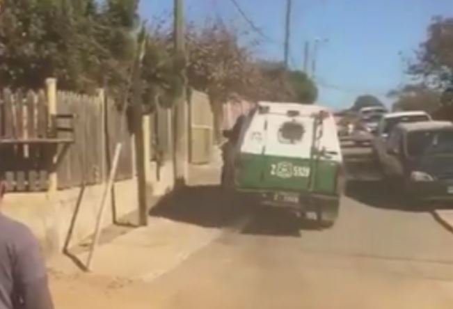 [VIDEO] Insólito: ladrón roba furgón de Carabineros para huir de la detención