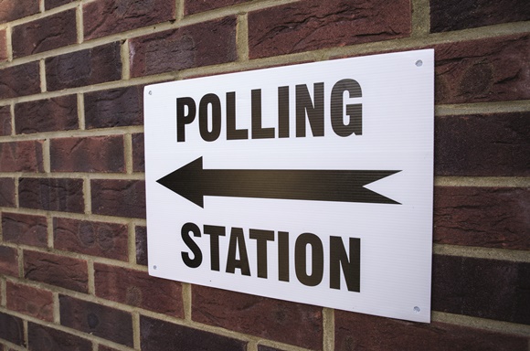 Uber, Starbucks y Twitter se unen para animar a votantes jóvenes en Inglaterra