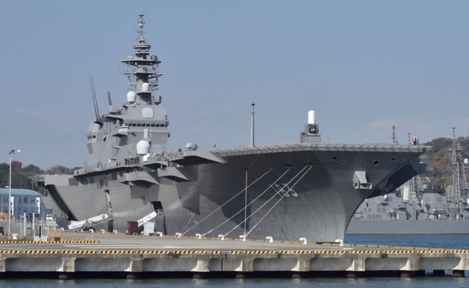 Japón envía su mayor buque de guerra para escoltar a un barco de Estados Unidos en medio de la creciente tensión con Corea del Norte