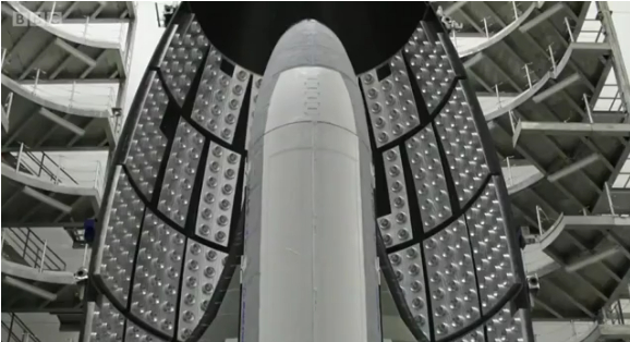 [VIDEO] X-37B, el misterioso dron espacial de Estados Unidos que aterrizó tras una misión de 2 años