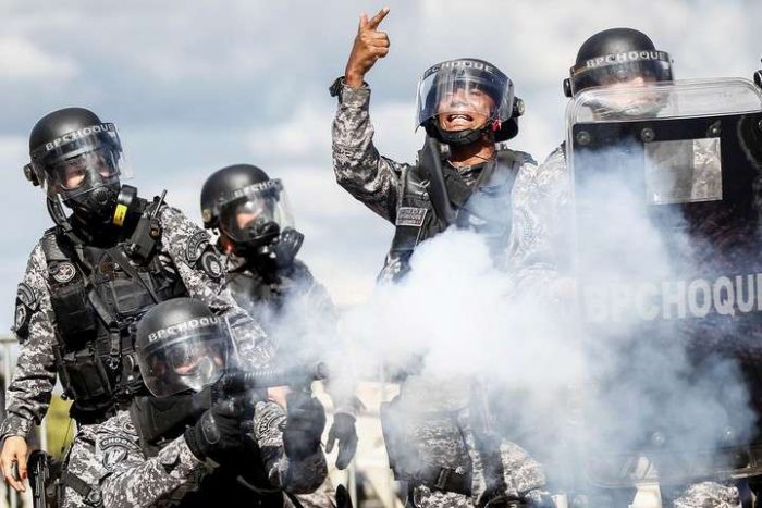 Fuerzas Armadas continuarán en las calles de Brasilia