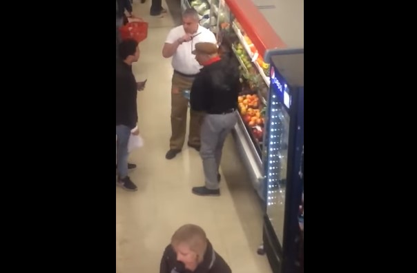 [VIDEO] Captan violenta agresión de un empleado de supermercado en Viña del Mar a un cliente tras discusión