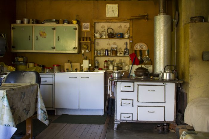 «Como puchero de estancia»: Investigadora aysenina busca revalorizar las prácticas culinarias de los pobladores rurales de Aysén