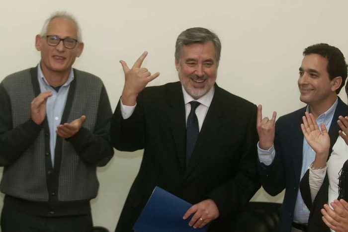 Peña acusa a Guillier de enarbolar una «utopía tonta» al plantear una campaña con distancia de los partidos