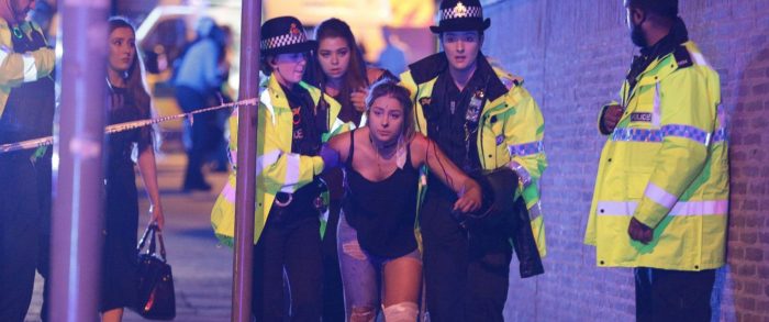 Varios fallecidos dejan dos explosiones tras concierto de Ariana Grande en Manchester