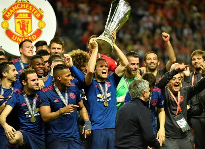 El Manchester United somete al Ajax y se corona por primera vez campeón de la Liga Europea