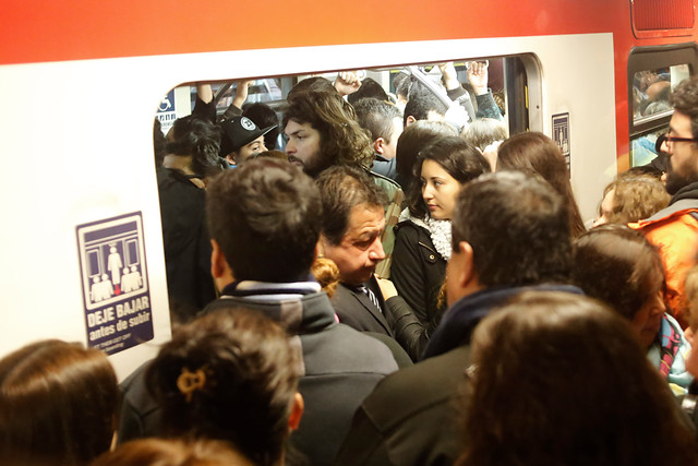 [FOTOS] Día difícil para moverse en Metro