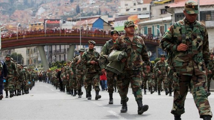 Militares de Bolivia diseñan plan para sentar soberanía en frontera con Chile