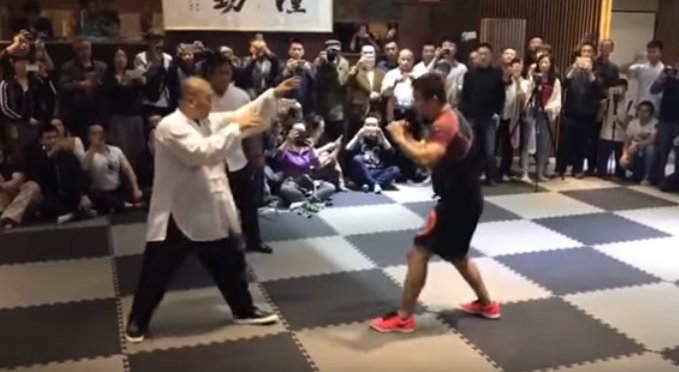 [VIDEO] Un trámite: Maestro de MMA derrotó en solo 10 segundos a maestro de kung fu