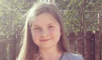 La niña de 11 años que acusó formalmente a su profesora de crímenes de guerra y cuyo padre no sabía «si castigarla o comprarle un helado»